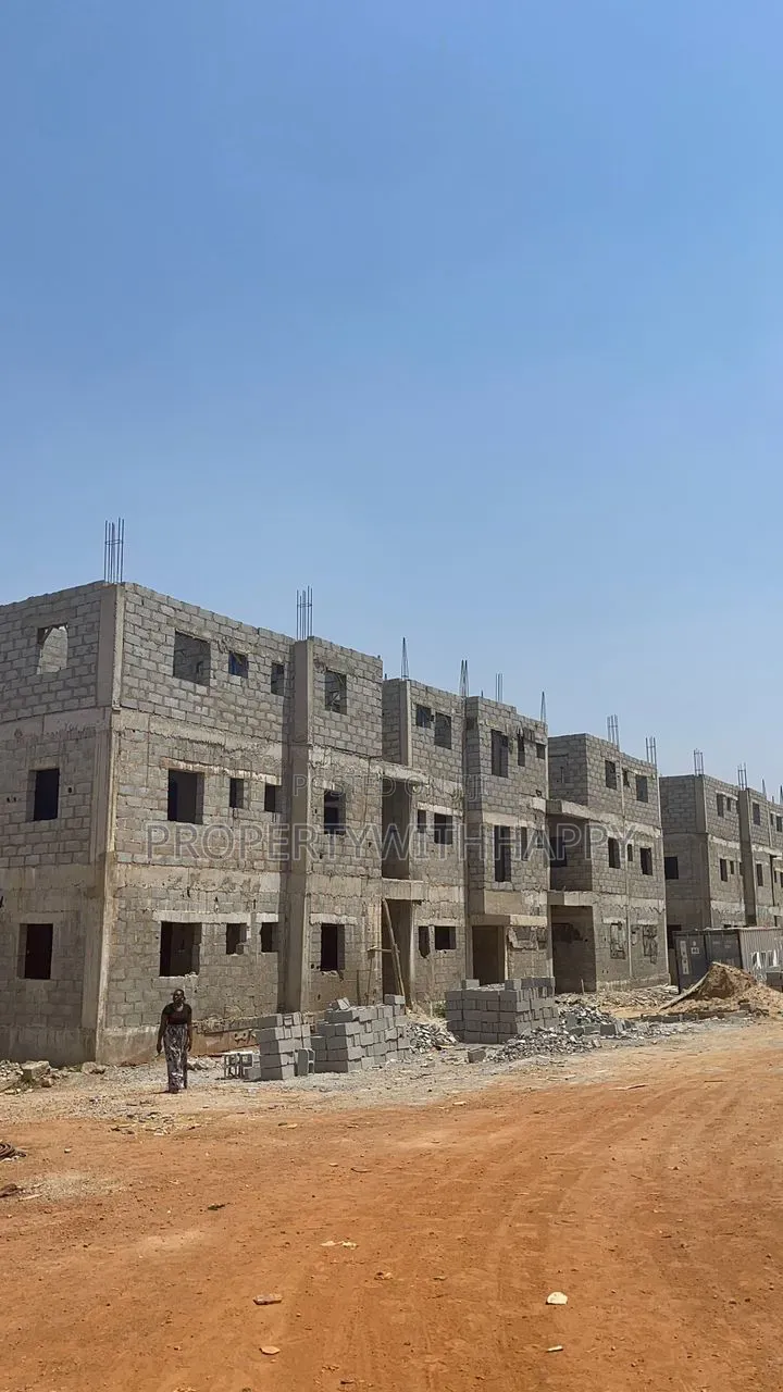 3bdrm Block of Flats in Kaura for sale