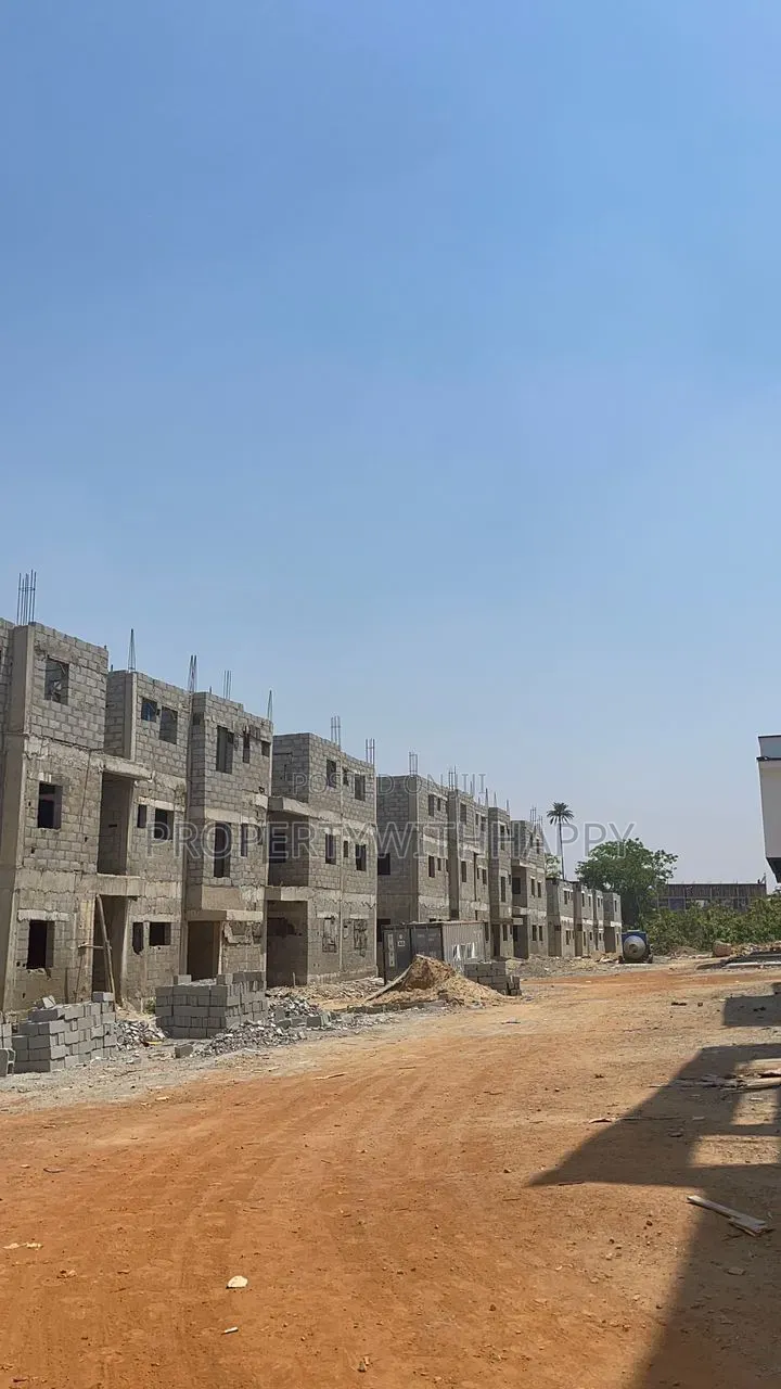 3bdrm Block of Flats in Kaura for sale
