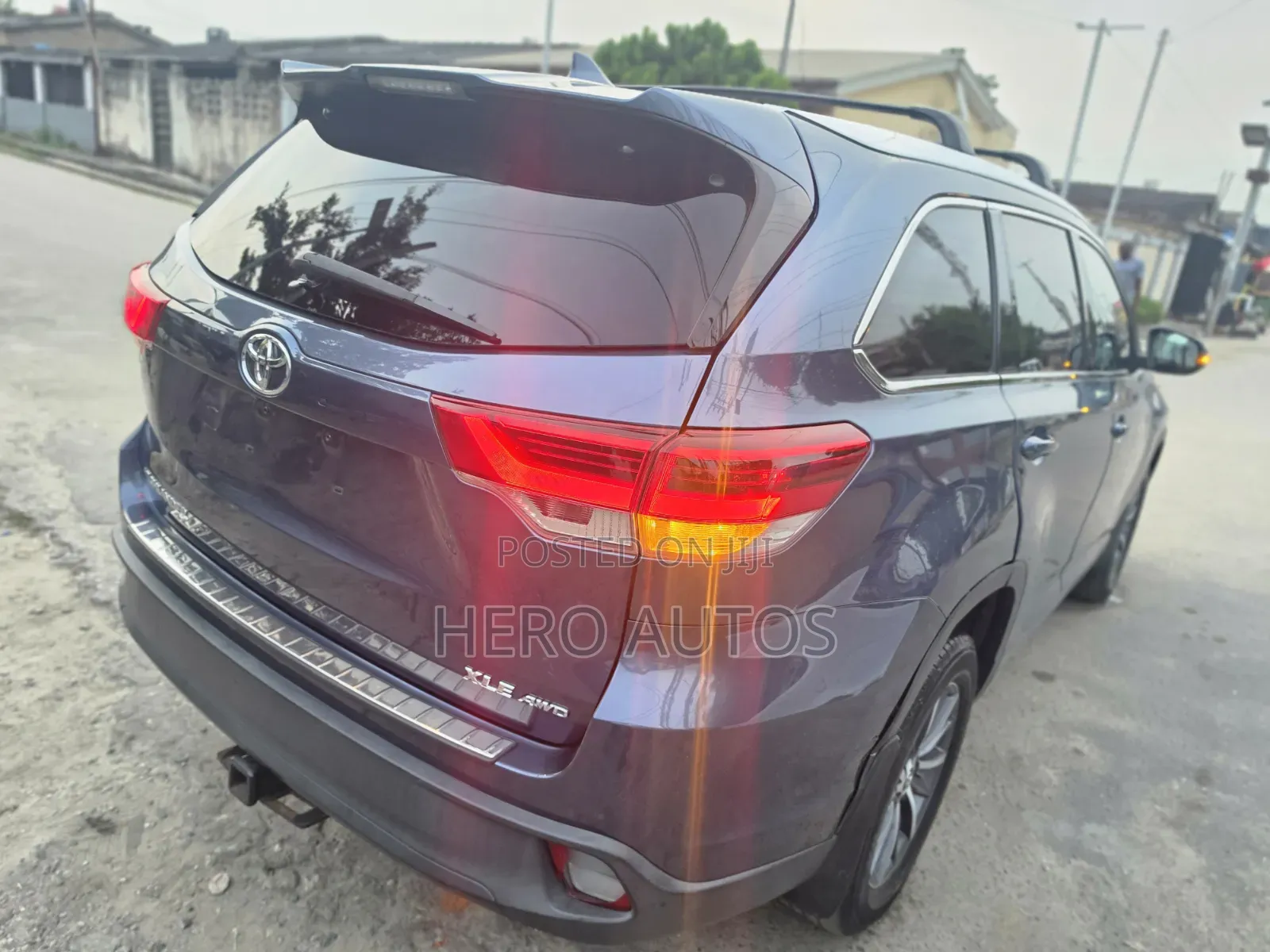 Toyota Highlander XLE 4x4 V6 (3.5L 6cyl 8A) 2017 Blue