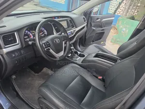 Toyota Highlander XLE 4x4 V6 (3.5L 6cyl 8A) 2017 Blue