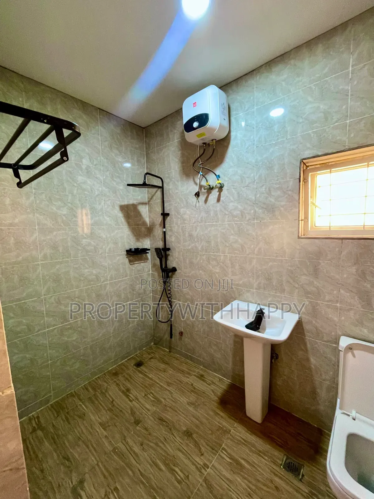 Furnished 5bdrm Duplex in Paradise Estate, Life Camp for sale