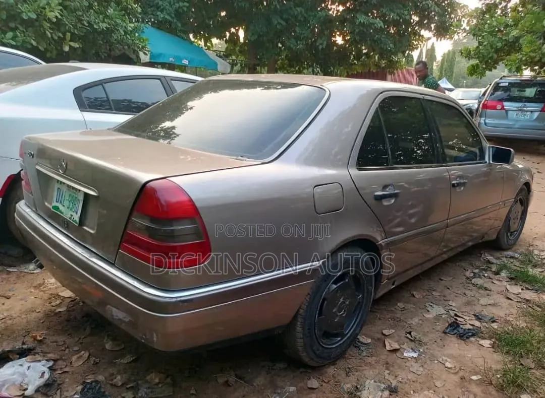 Mercedes-Benz C180 2001 Gold