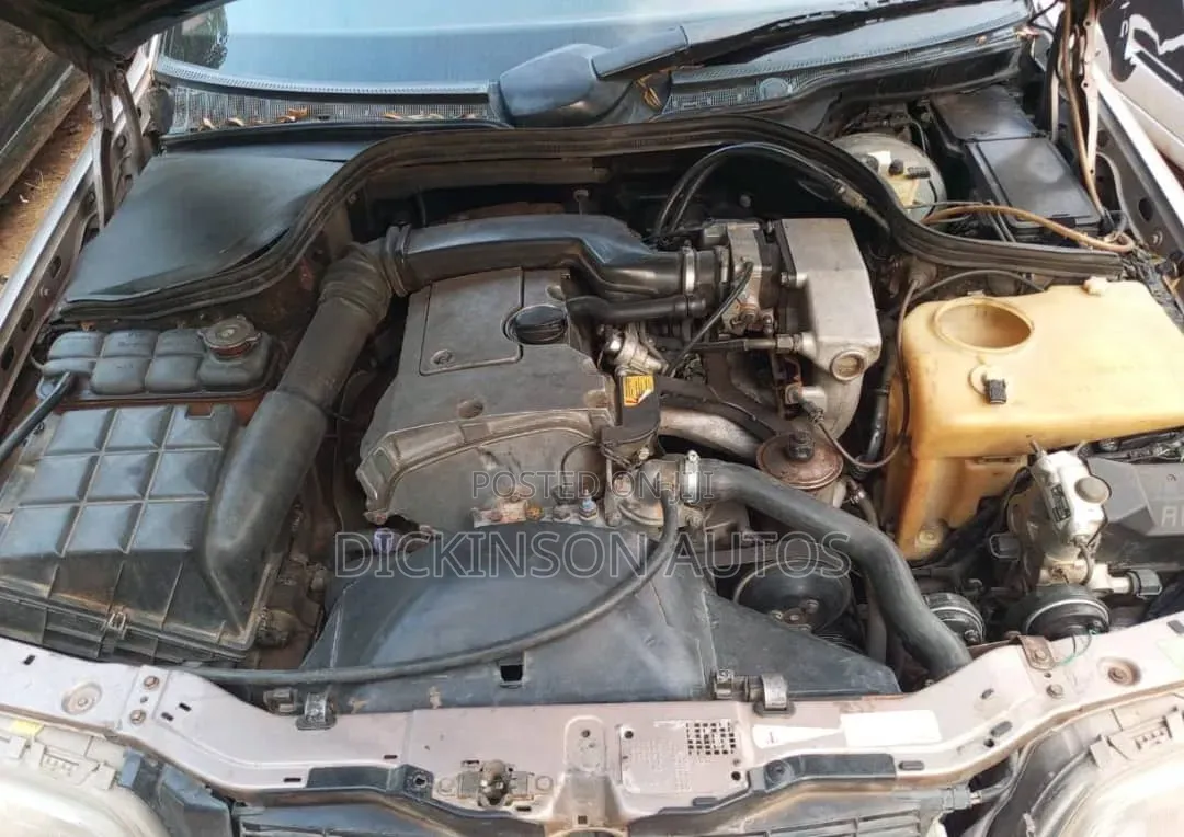 Mercedes-Benz C180 2001 Gold