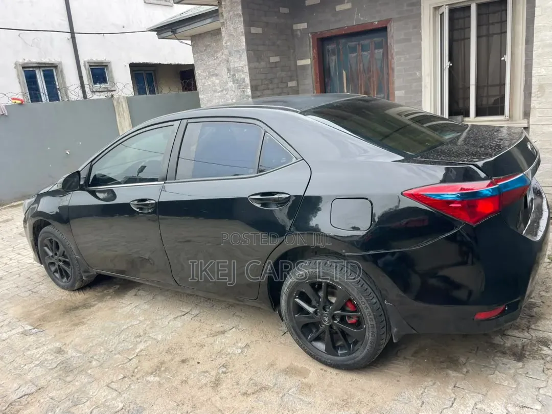 Toyota Corolla 2018 Black