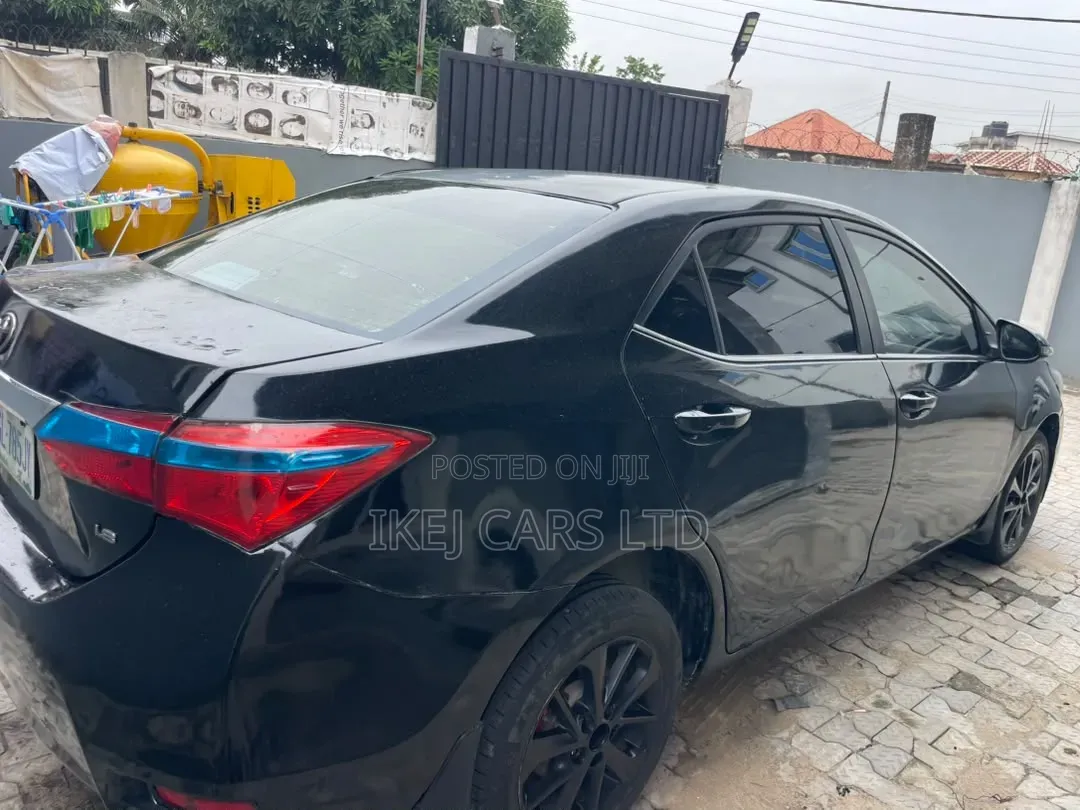 Toyota Corolla 2018 Black
