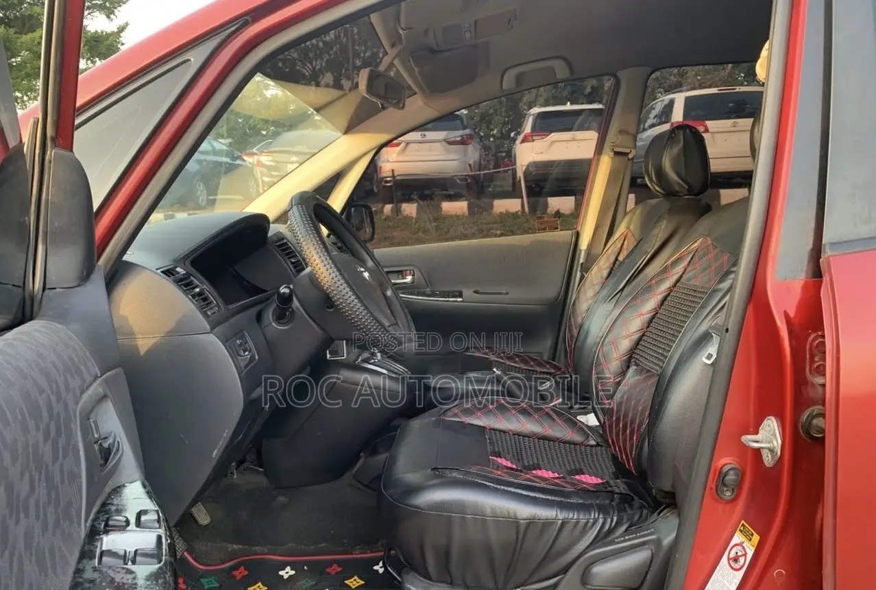 Toyota Verso 2010 Red