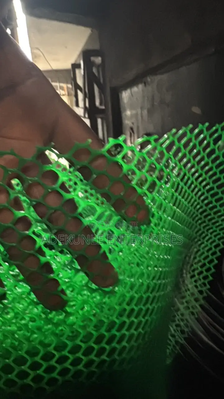 Roll of Green Plastic Wire Mesh 1.5 by 30m