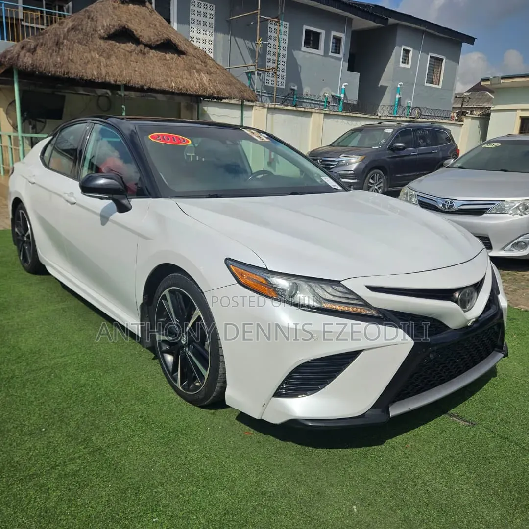 Toyota Camry XSE V6 (3.5L V6 8A) 2019 White