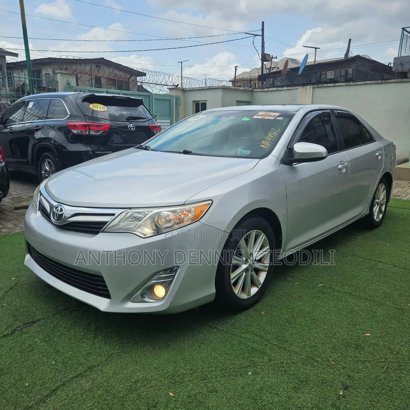 Toyota Camry XLE 4dr Sedan (2.5L 4cyl 6A) 2012 Silver