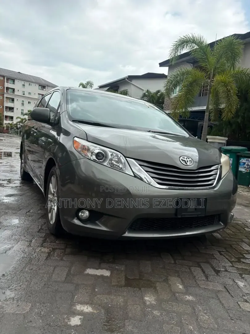 Toyota Sienna XLE 7 Passenger 2011 Gray
