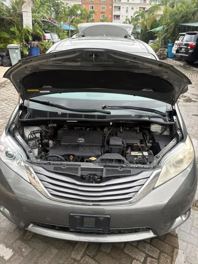 Toyota Sienna XLE 7 Passenger 2011 Gray