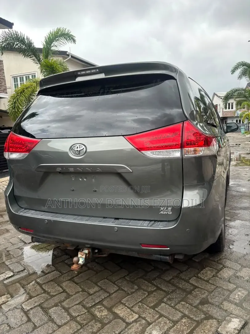 Toyota Sienna XLE 7 Passenger 2011 Gray