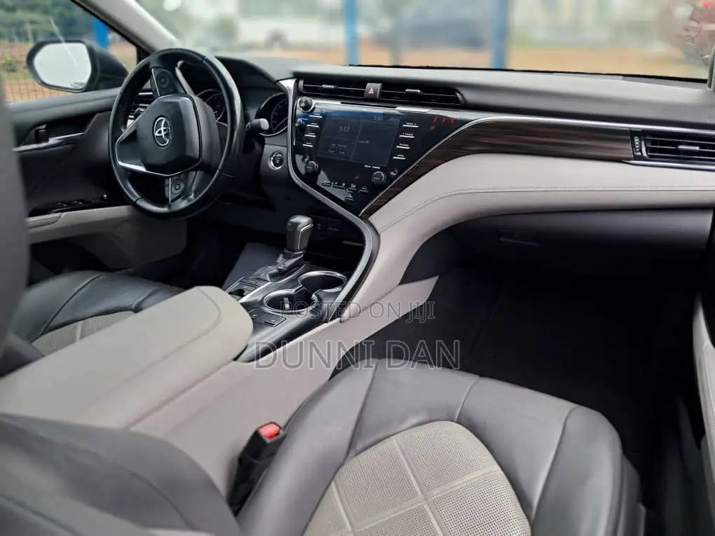 Toyota Camry XSE FWD (2.5L 4cyl 8AM) 2018 Black