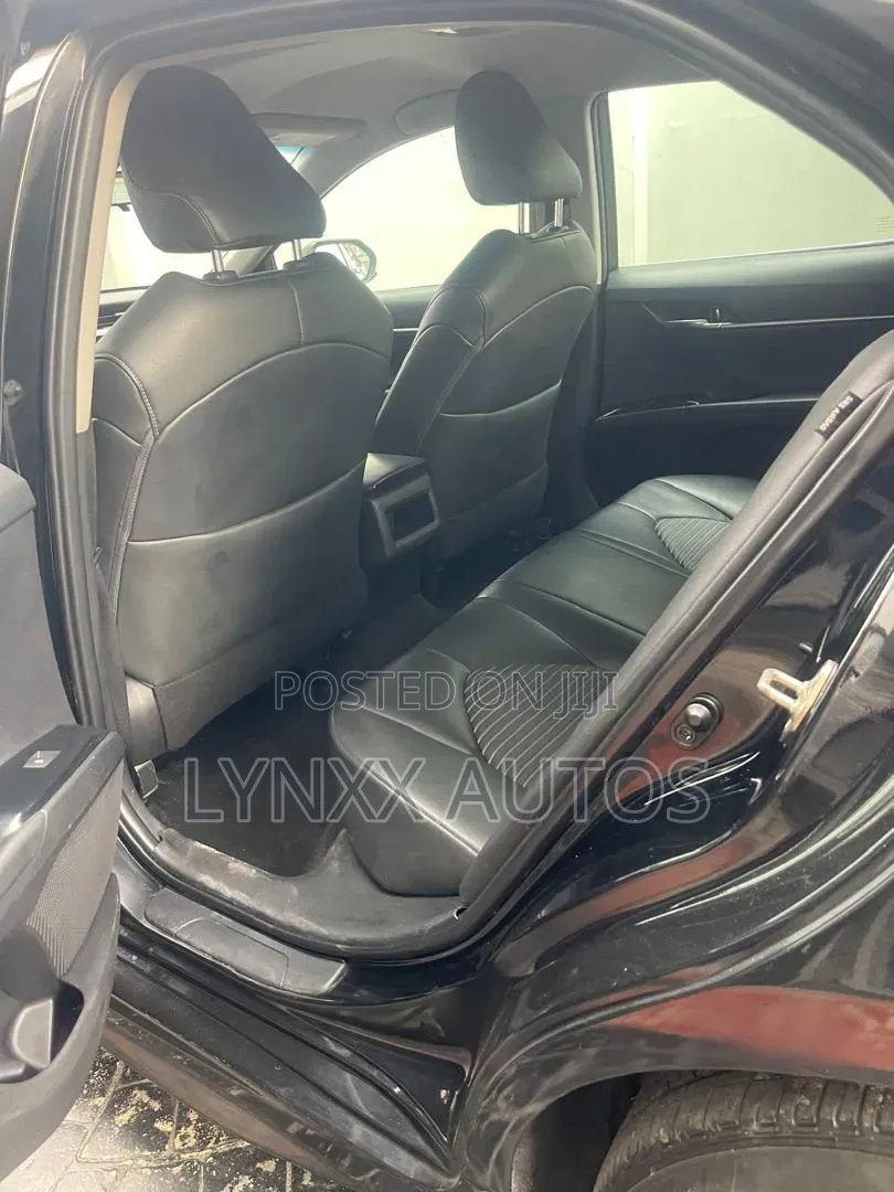 Toyota Camry SE FWD 2020 Black