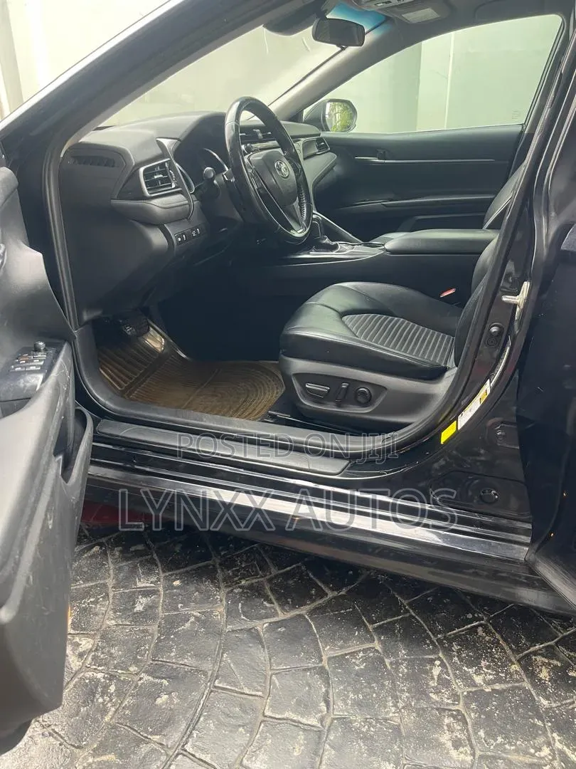 Toyota Camry SE FWD 2020 Black