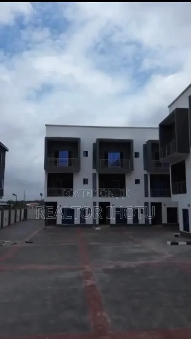 4bdrm Duplex in Gaduwa for sale
