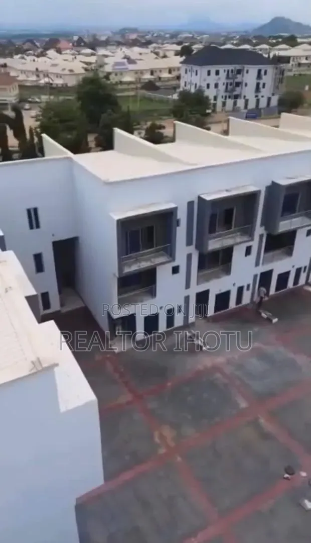 4bdrm Duplex in Gaduwa for sale