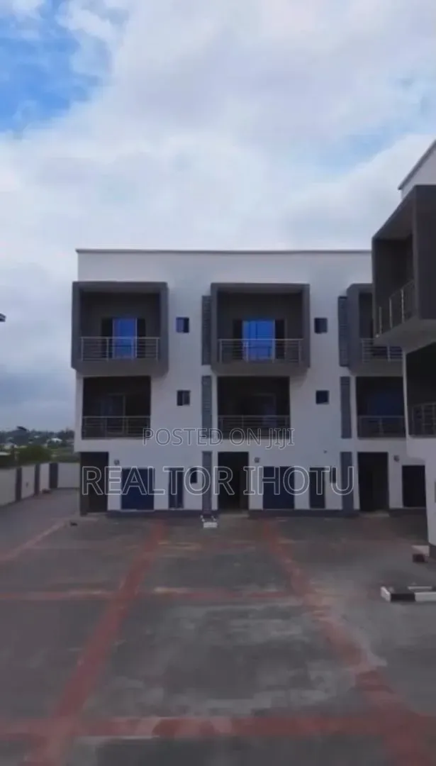 4bdrm Duplex in Gaduwa for sale