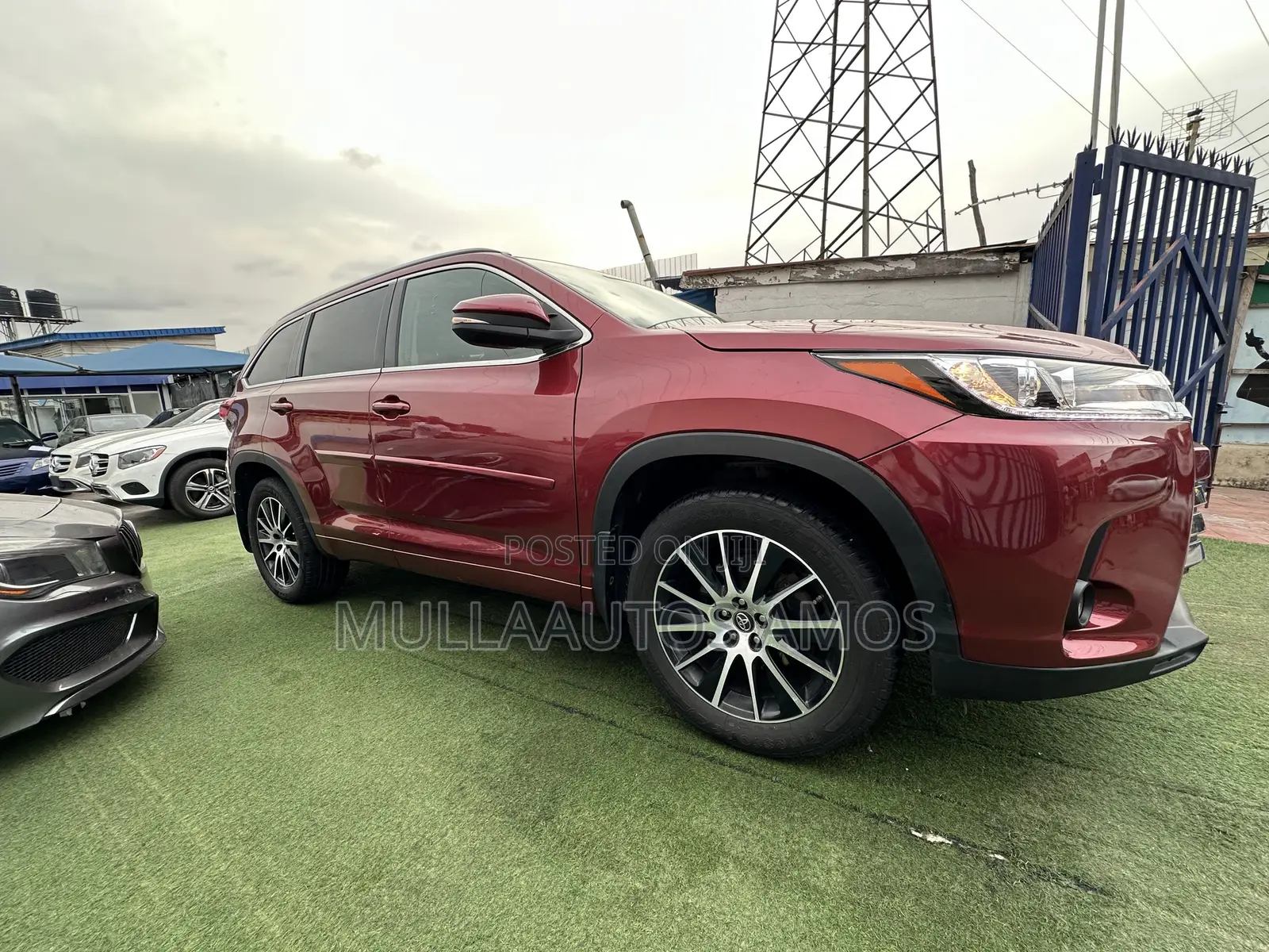 Toyota Highlander SE 4x4 V6 (3.5L 6cyl 8A) 2017 Red