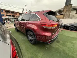 Toyota Highlander SE 4x4 V6 (3.5L 6cyl 8A) 2017 Red