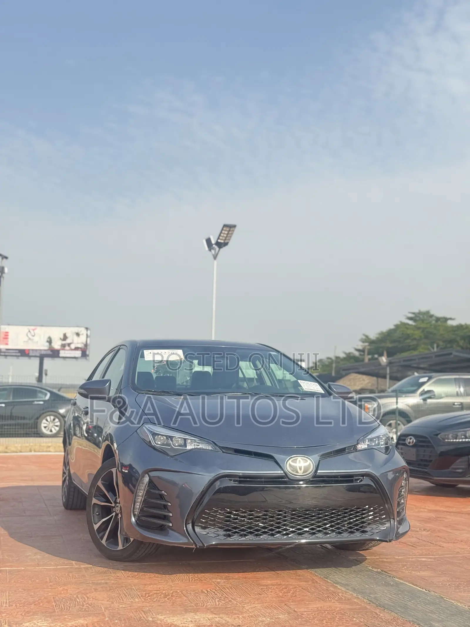 Toyota Corolla SE (1.8L 4cyl 6M) 2019 Gray