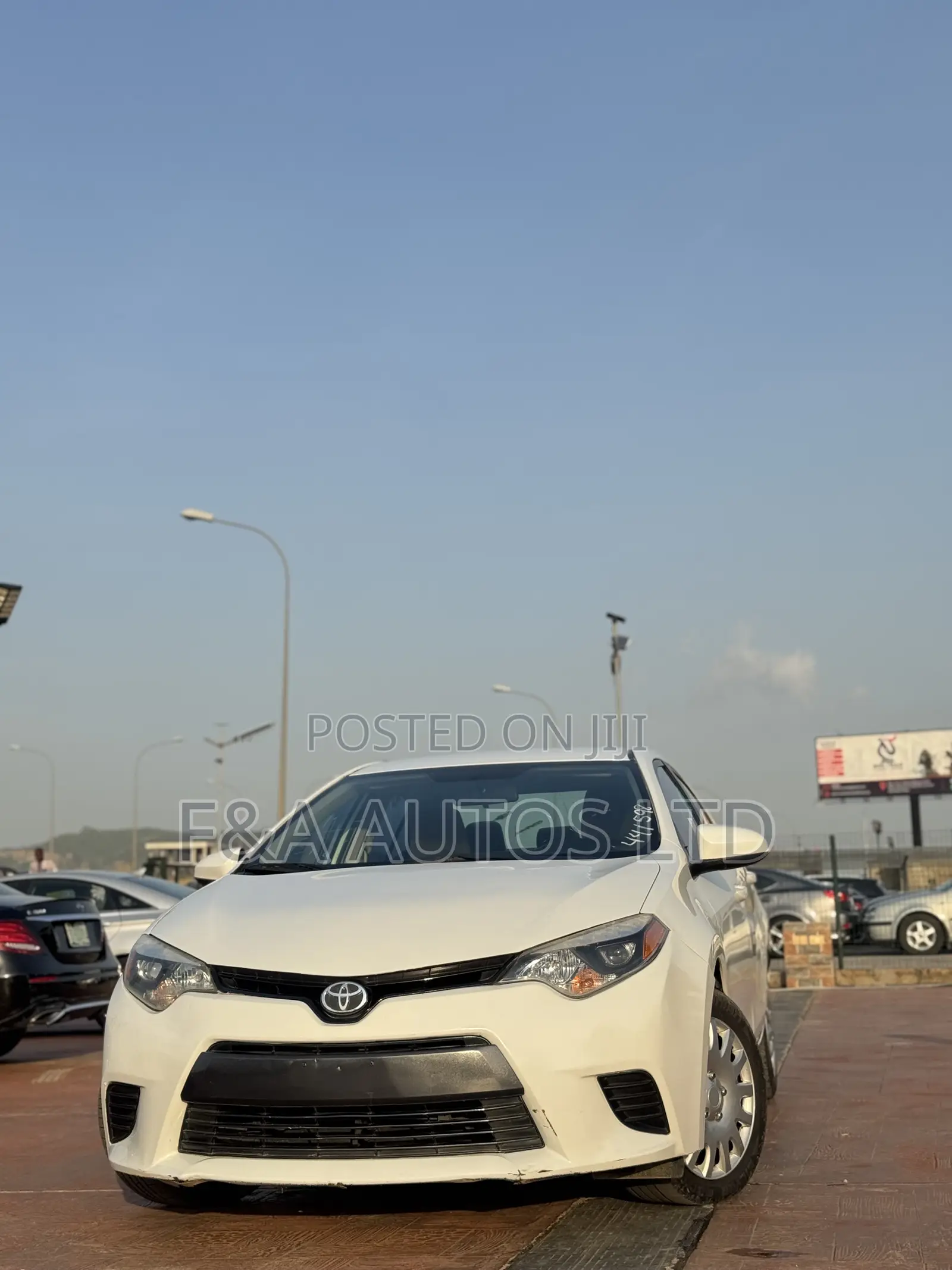 Toyota Corolla LE 4dr Sedan (1.8L 4cyl CVT) 2016 White