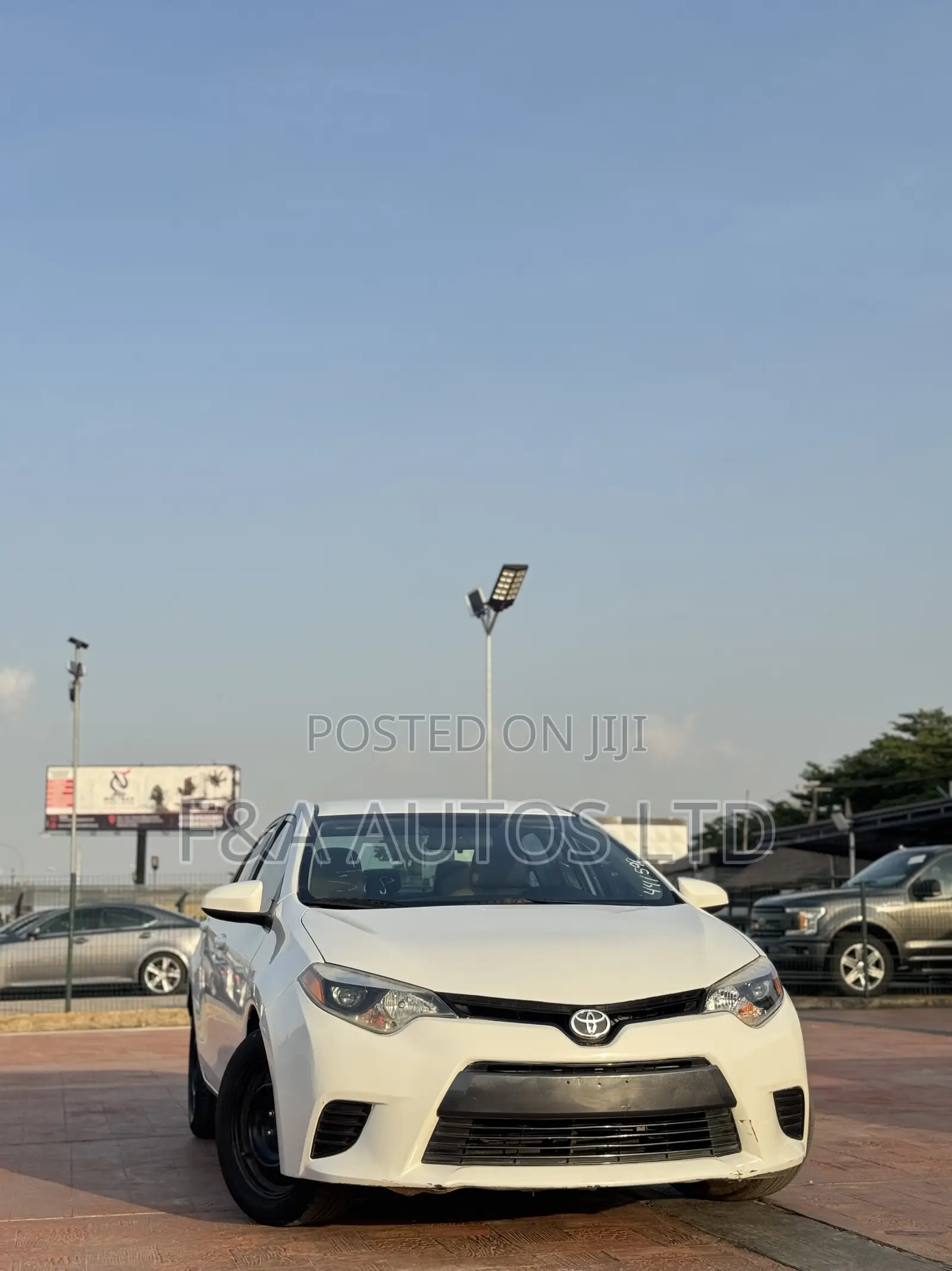 Toyota Corolla LE 4dr Sedan (1.8L 4cyl CVT) 2016 White