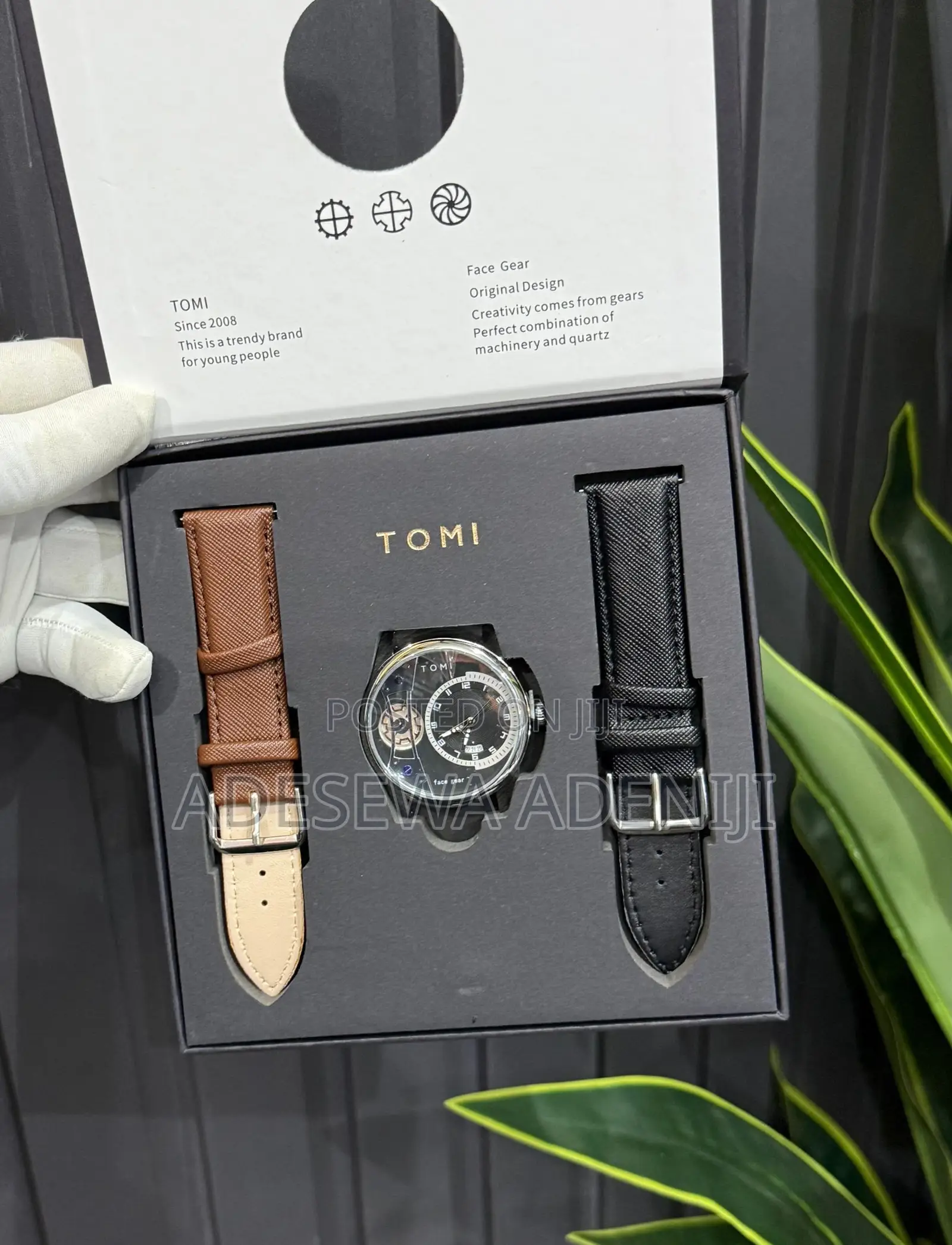 Men’s Wristwatch With 2 Interchangeable Leather Straps – Gift Set