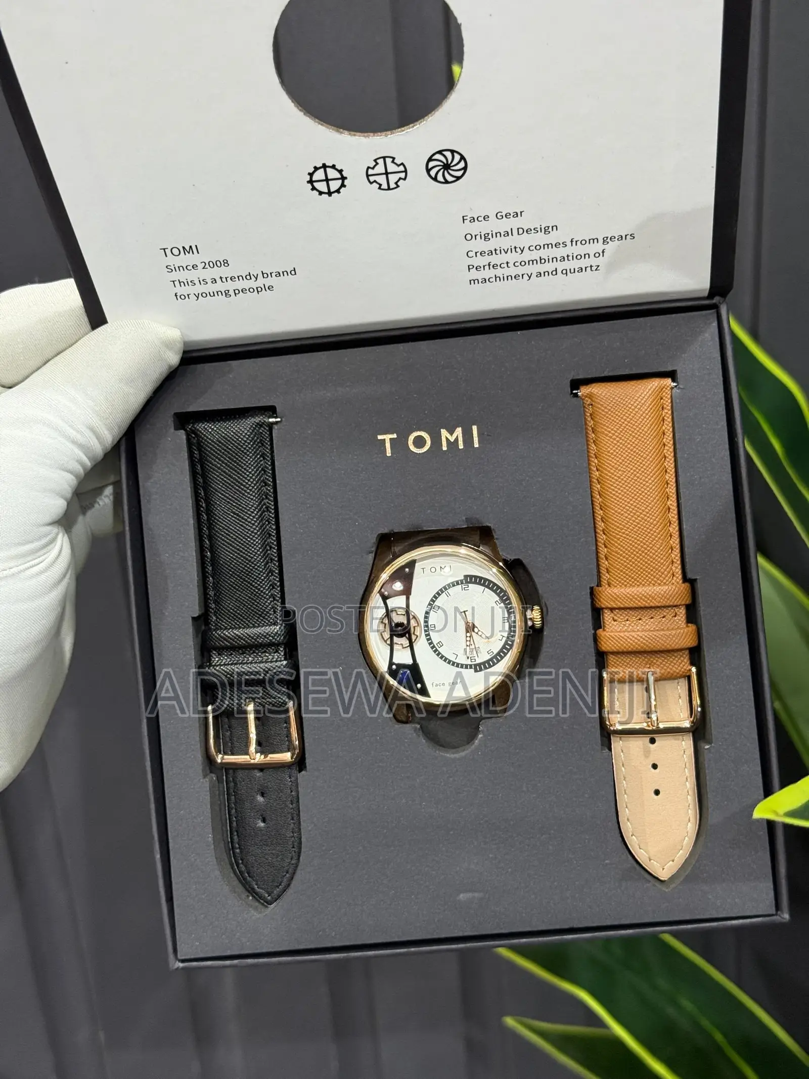 Men’s Wristwatch With 2 Interchangeable Leather Straps – Gift Set