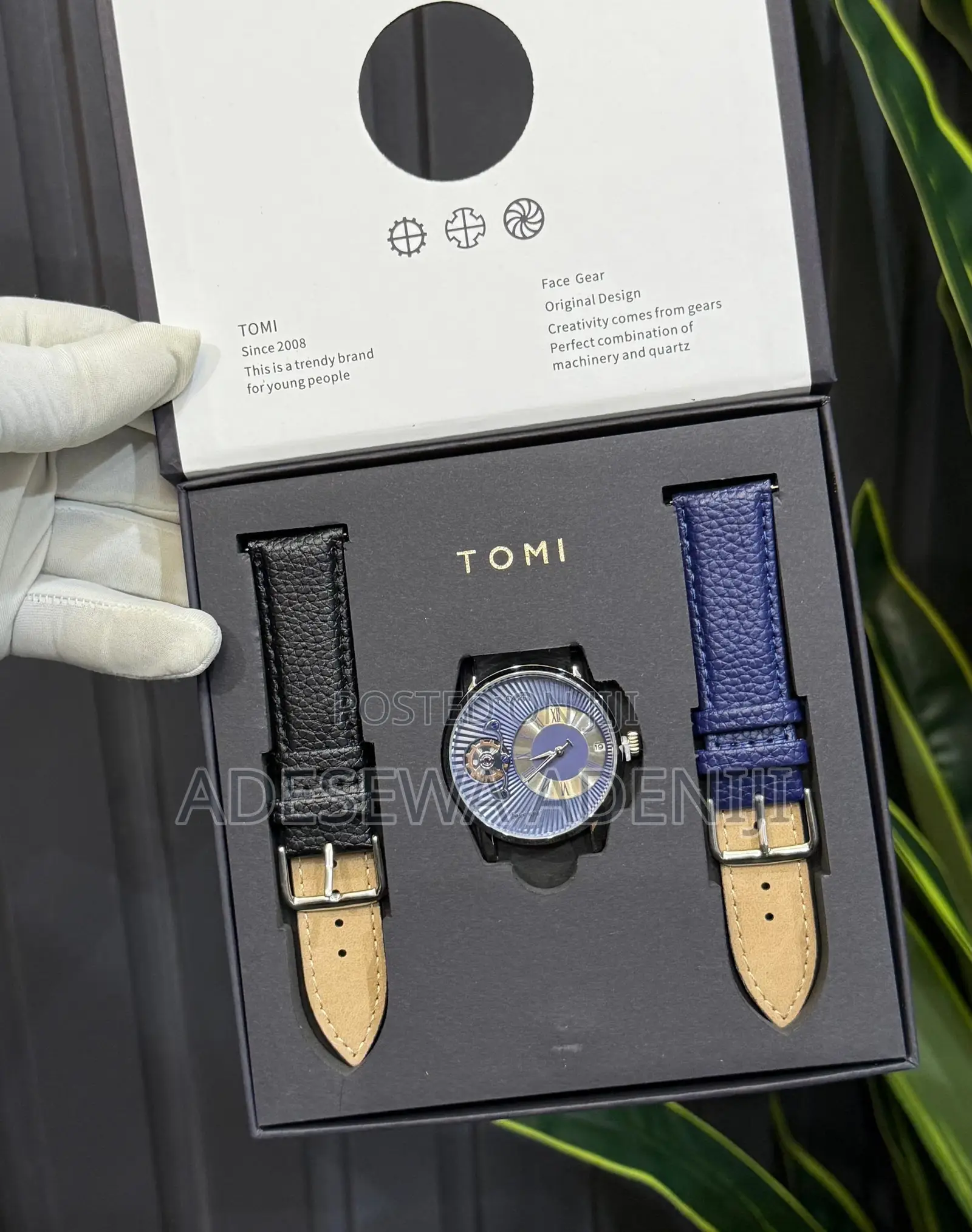Men’s Wristwatch With 2 Interchangeable Leather Straps, Automatic