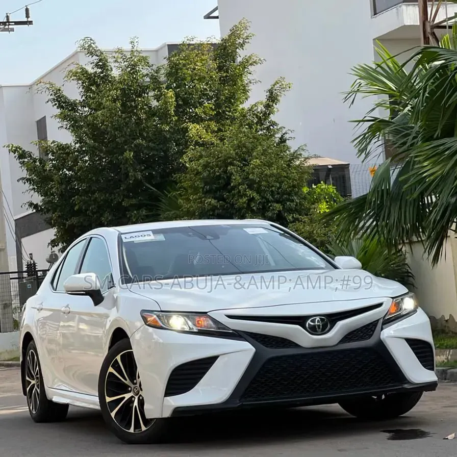 Toyota Camry SE (2.5L 4cyl 8A) 2019 White