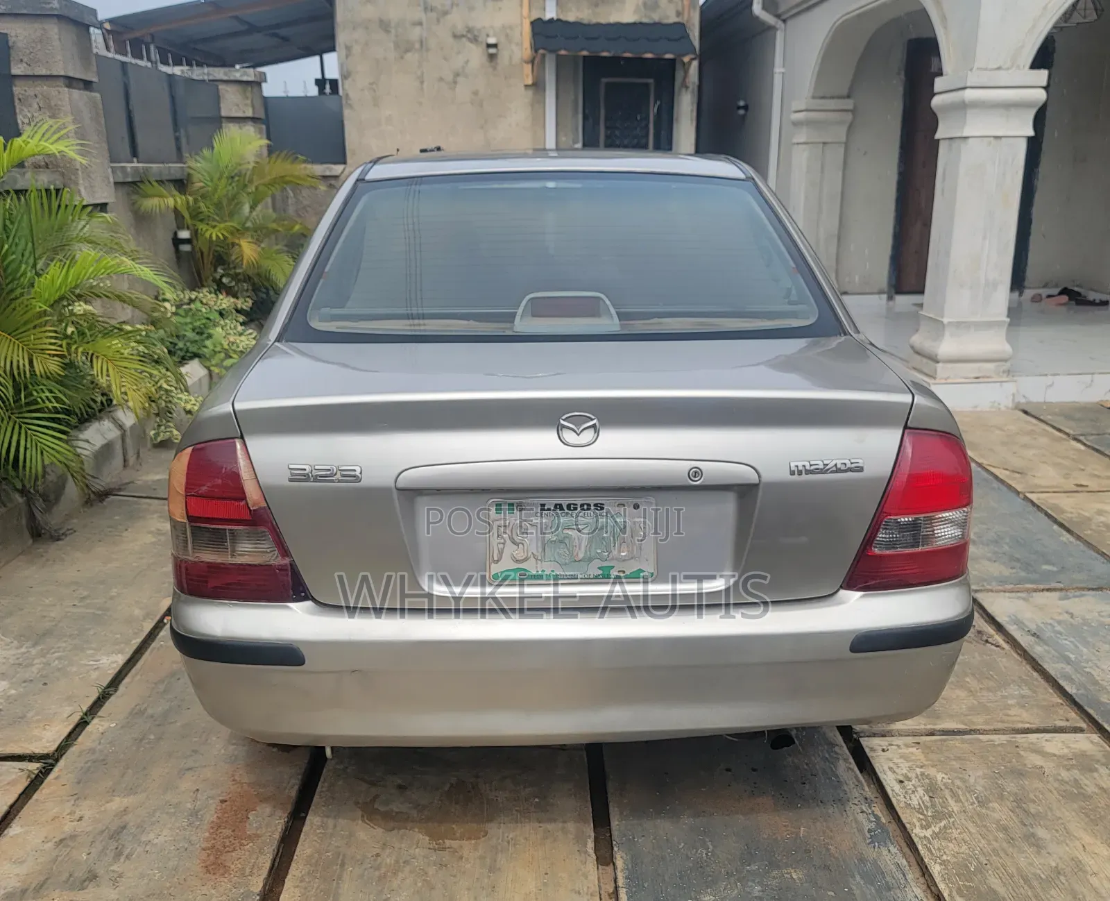 Mazda 323 2.0 2001 Gold