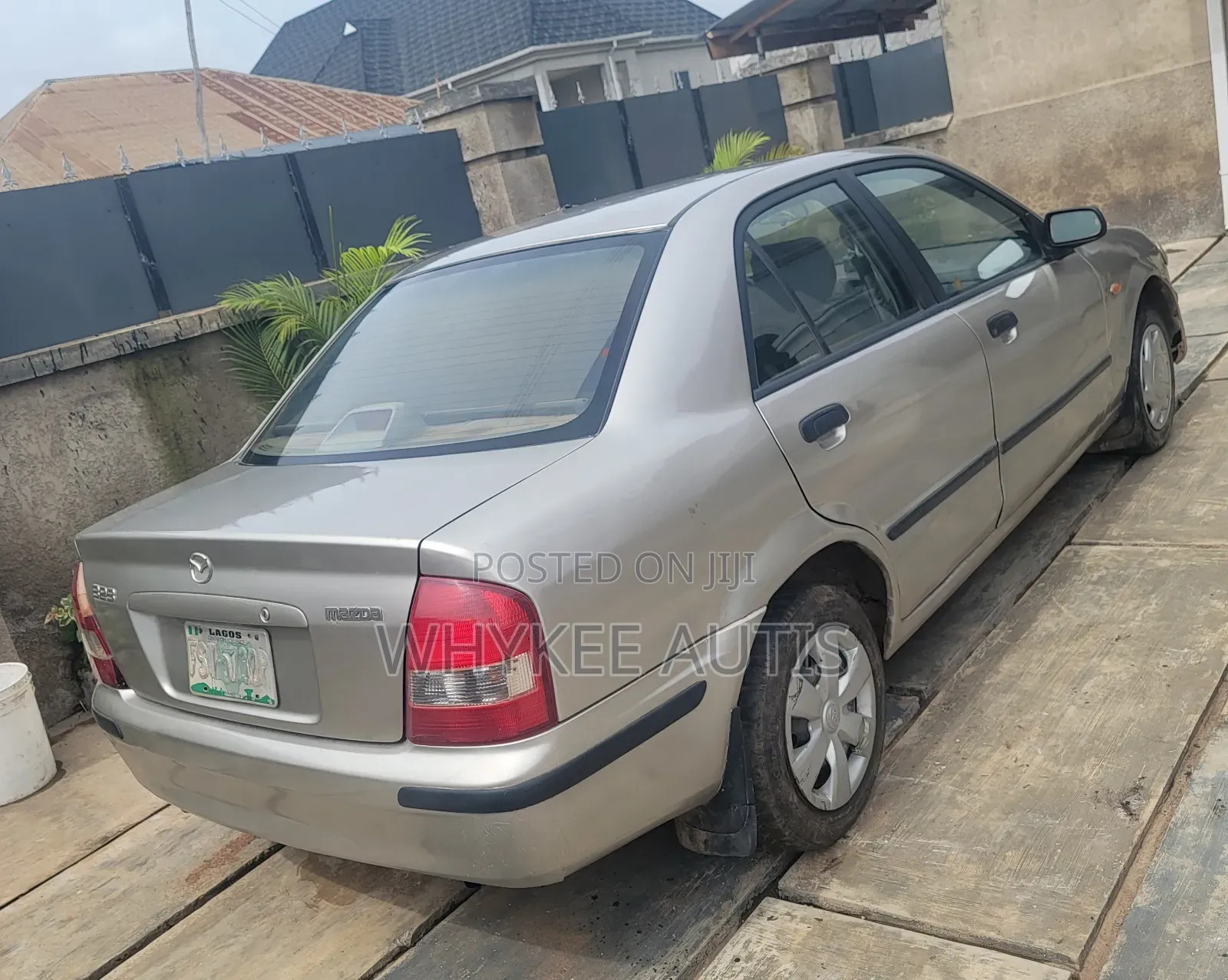 Mazda 323 2.0 2001 Gold