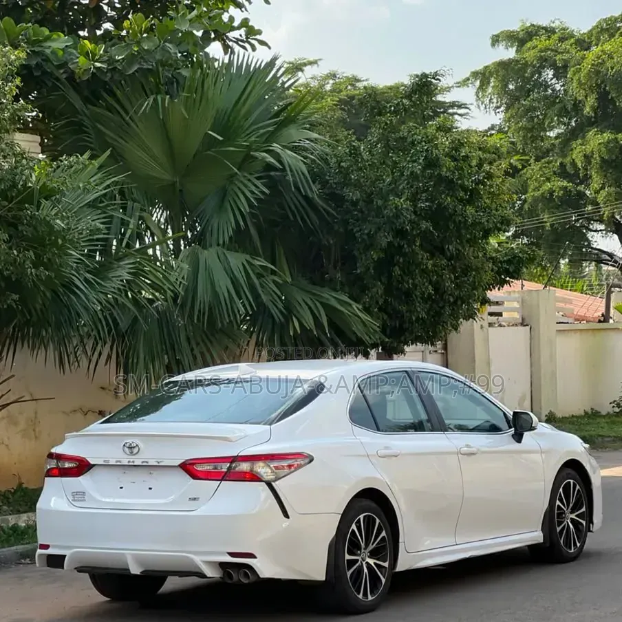 Toyota Camry SE (2.5L 4cyl 8A) 2019 White