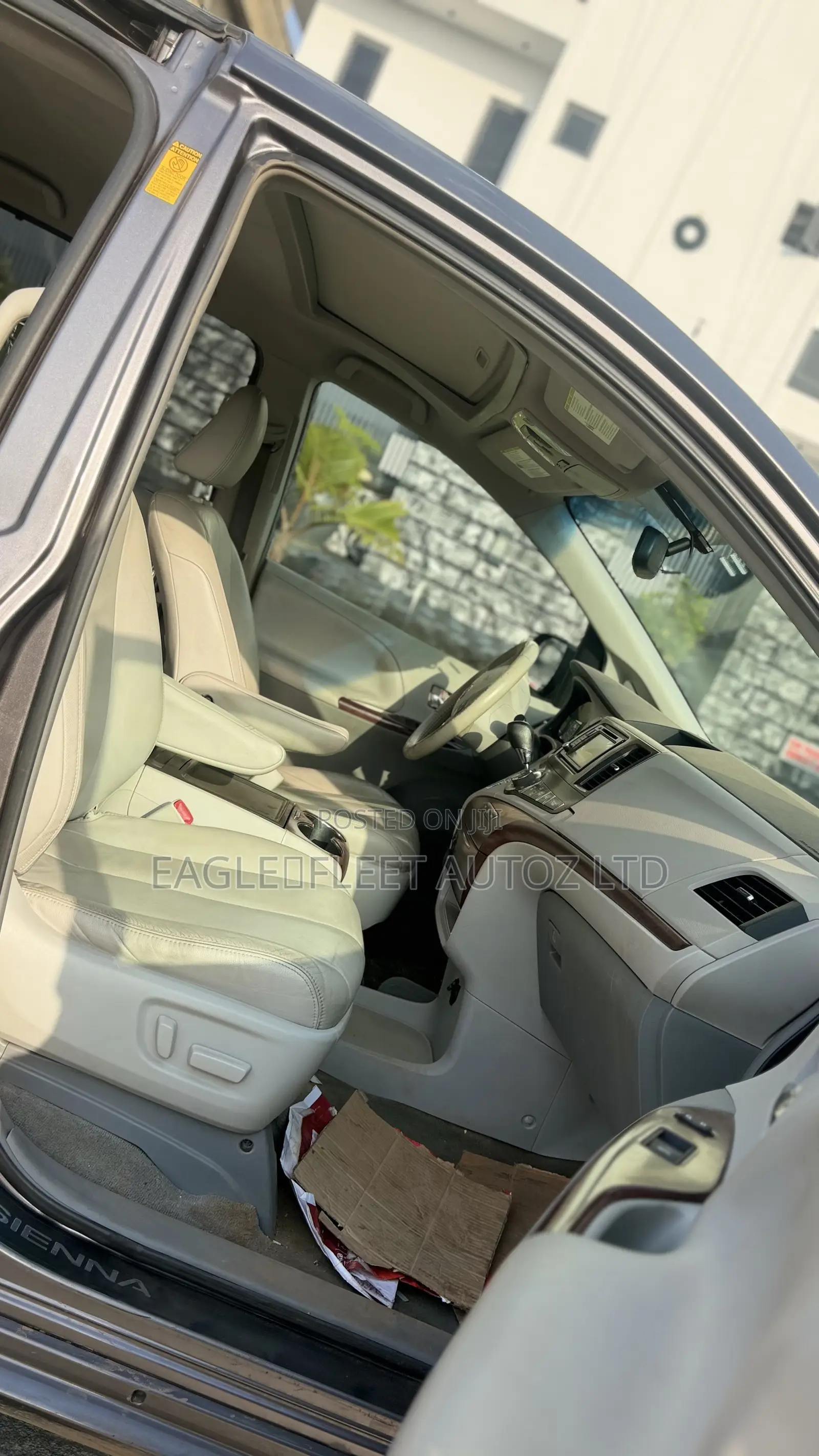 Toyota Sienna XLE Premium 7-Passenger 4dr Minivan AWD (3.5L 6cyl 6A)