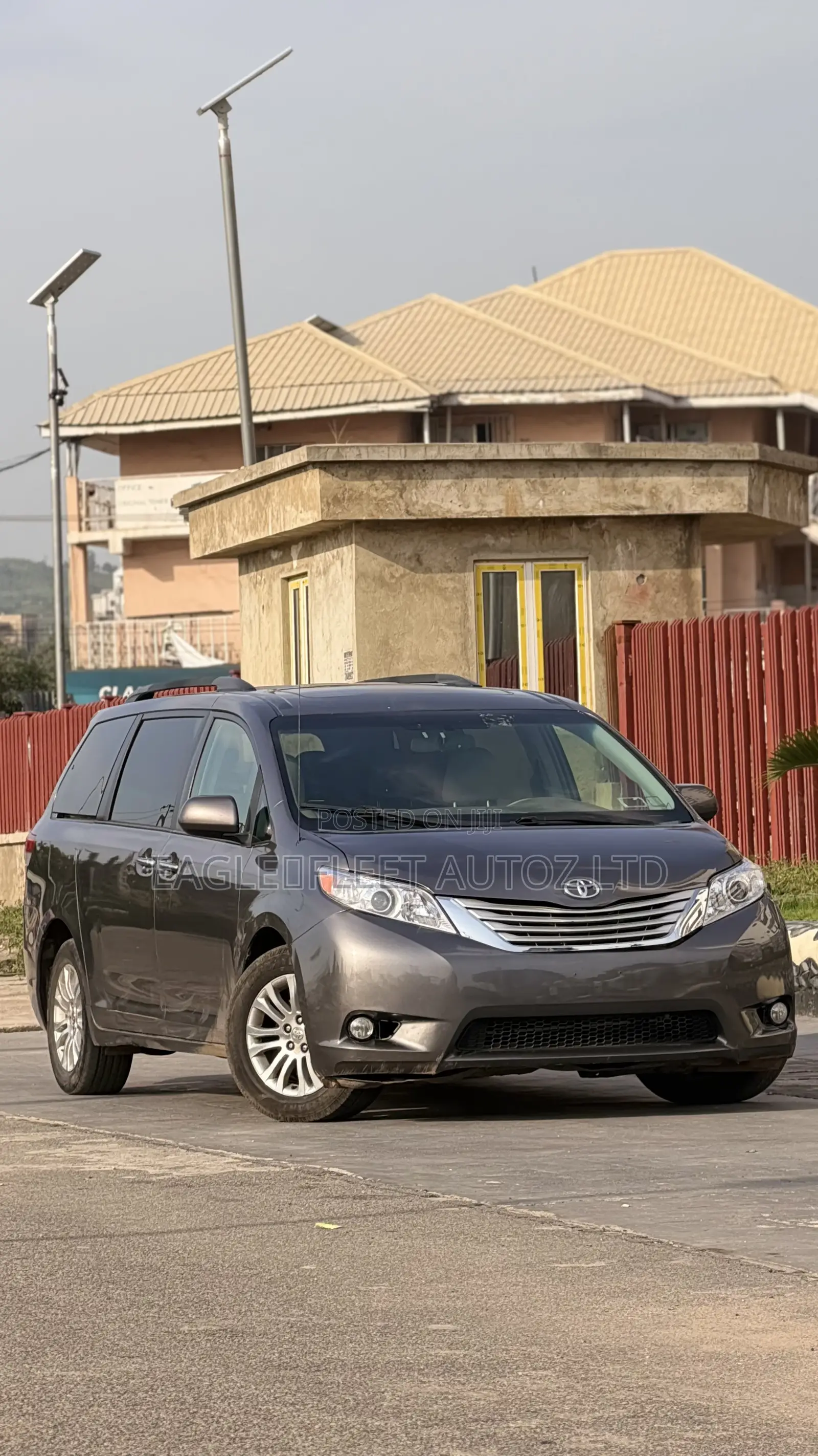 Toyota Sienna XLE Premium 7-Passenger 4dr Minivan AWD (3.5L 6cyl 6A)