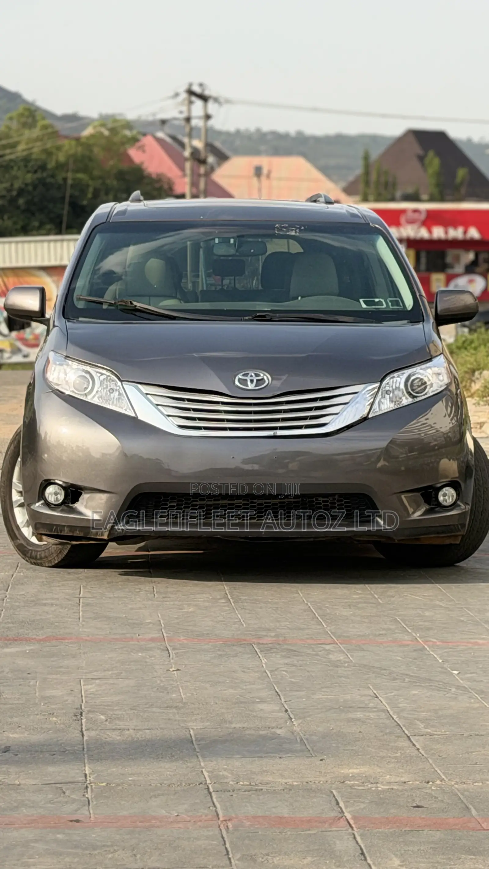 Toyota Sienna XLE Premium 7-Passenger 4dr Minivan AWD (3.5L 6cyl 6A)
