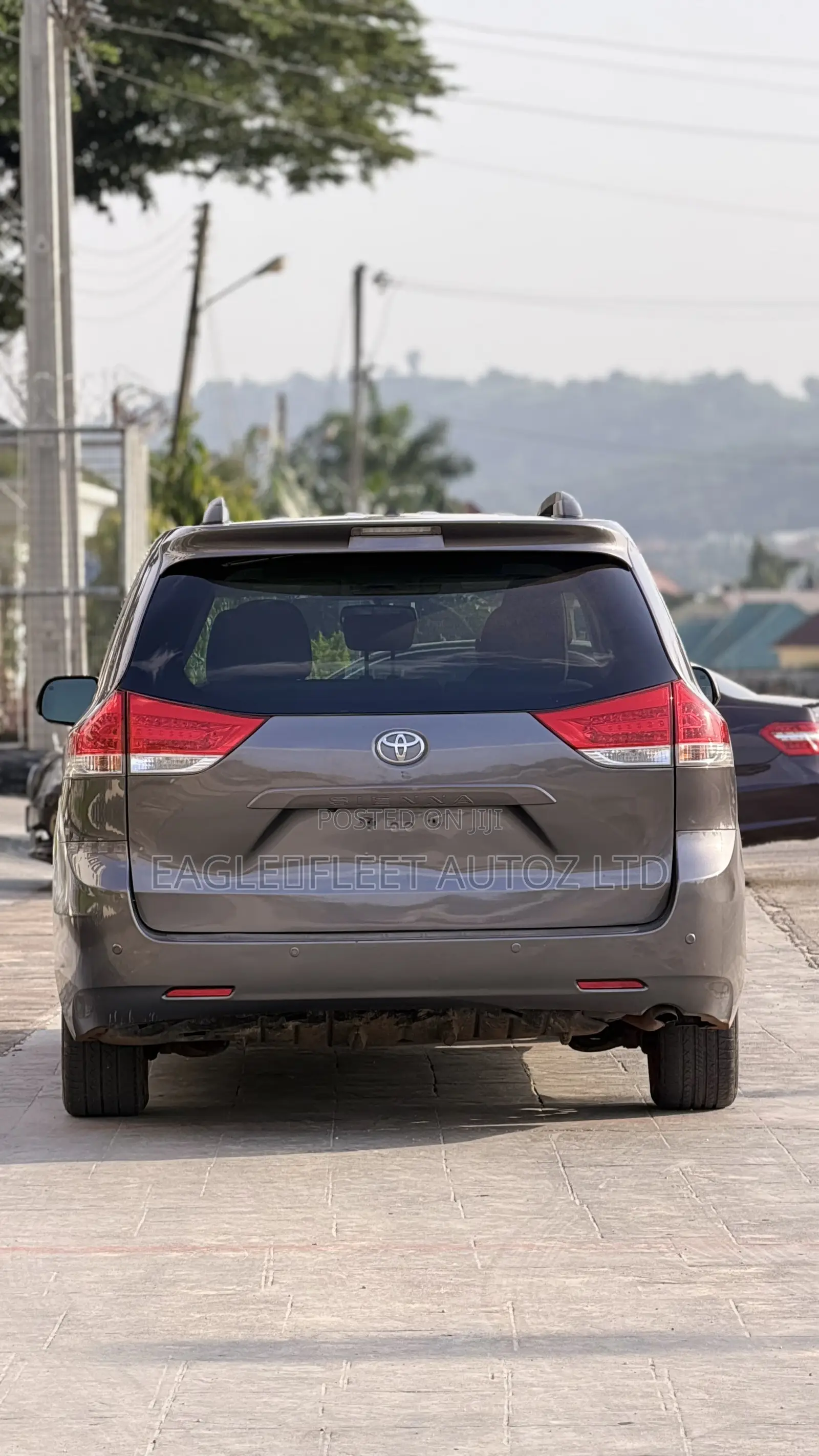 Toyota Sienna XLE Premium 7-Passenger 4dr Minivan AWD (3.5L 6cyl 6A)