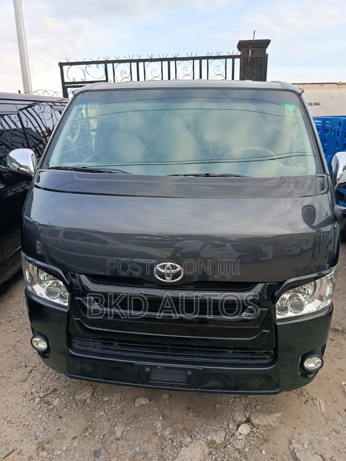 Toyota HiAce 2015 Black