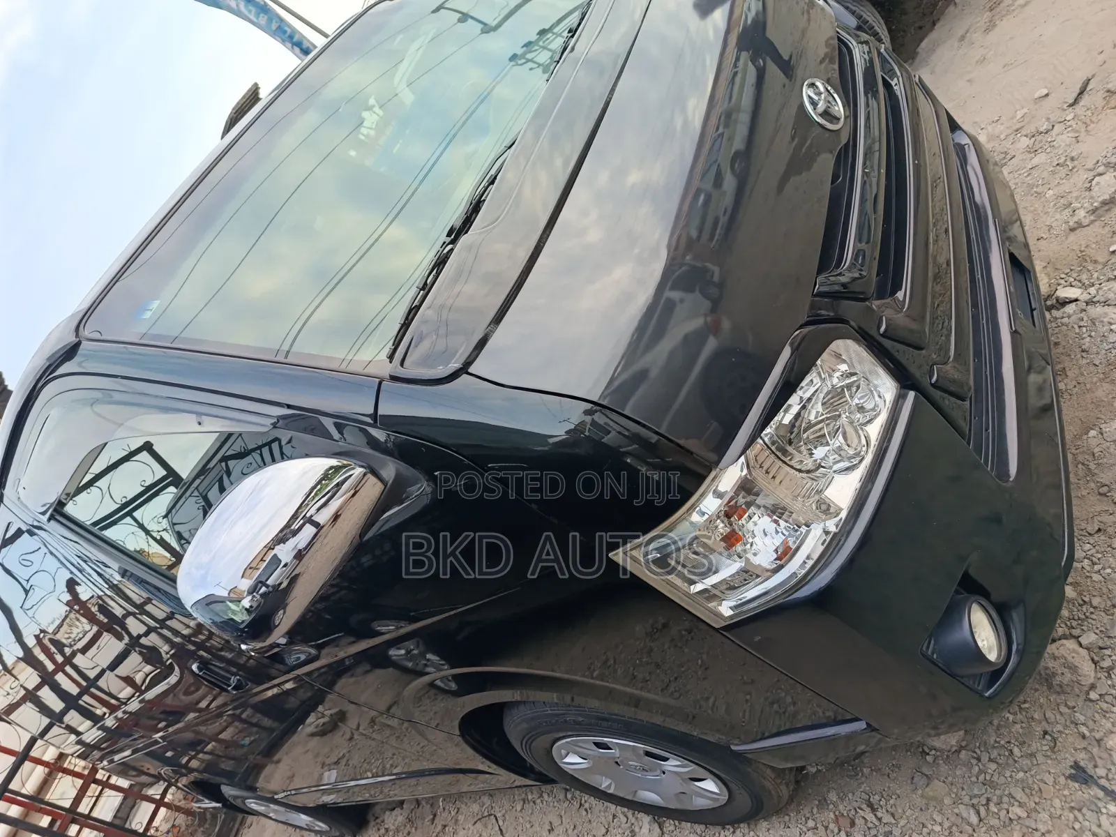 Toyota HiAce 2015 Black