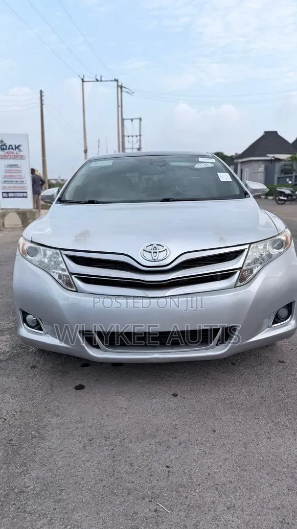 Toyota Venza LE AWD V6 2013 Silver