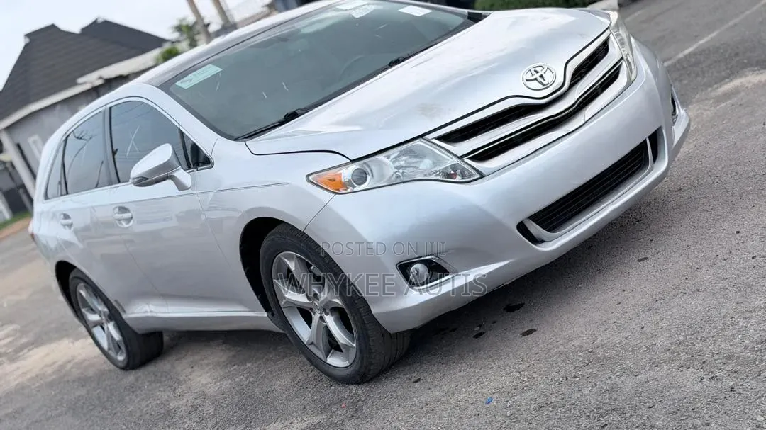 Toyota Venza LE AWD V6 2013 Silver