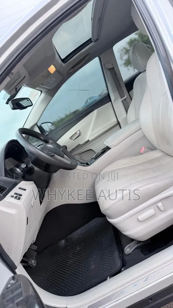 Toyota Venza LE AWD V6 2013 Silver