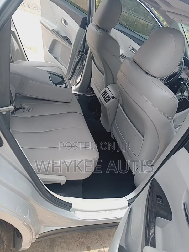 Toyota Venza LE AWD V6 2013 Silver