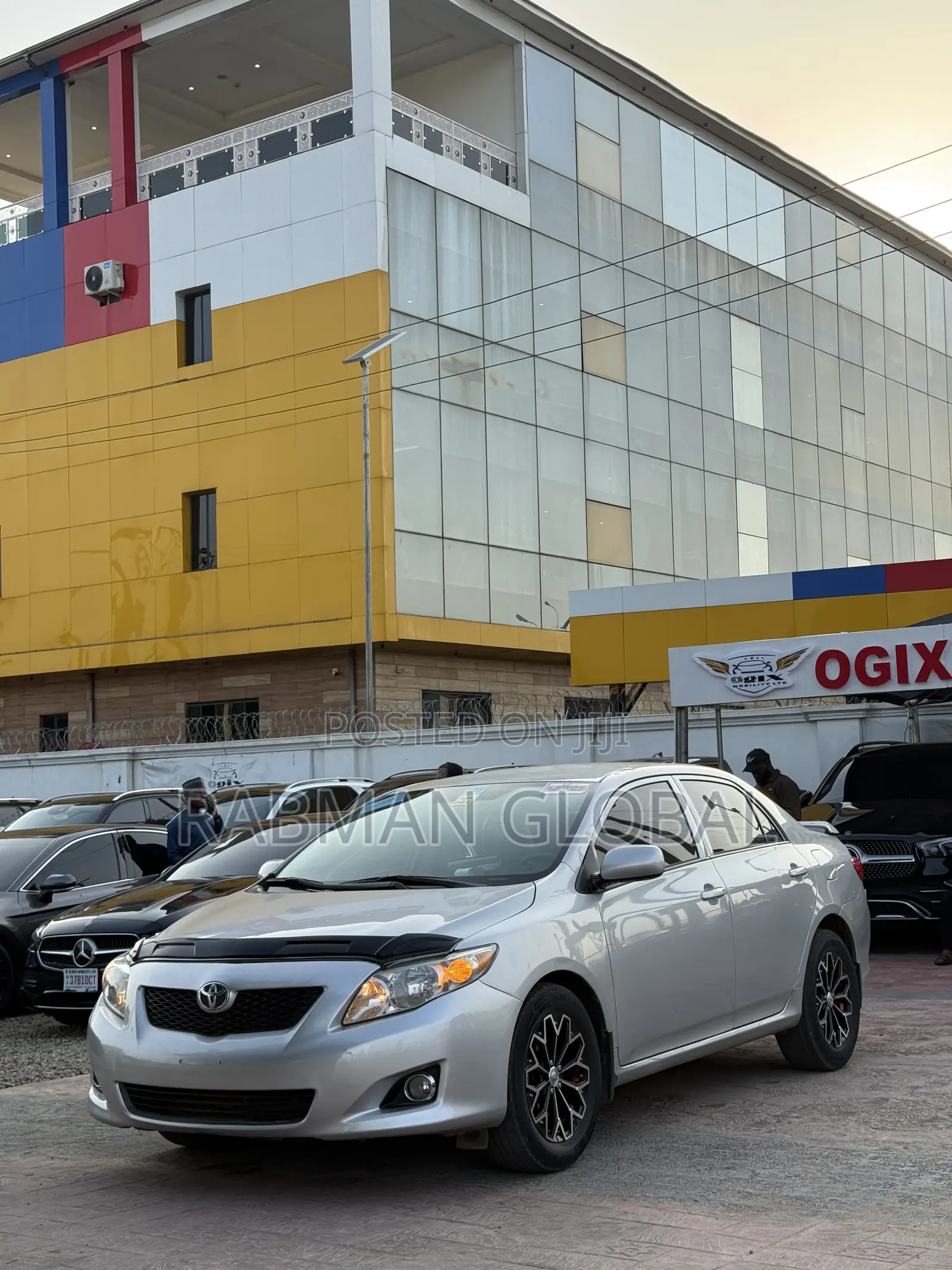 Toyota Corolla LE 4dr Sedan (1.8L 4cyl 4A) 2010 Silver