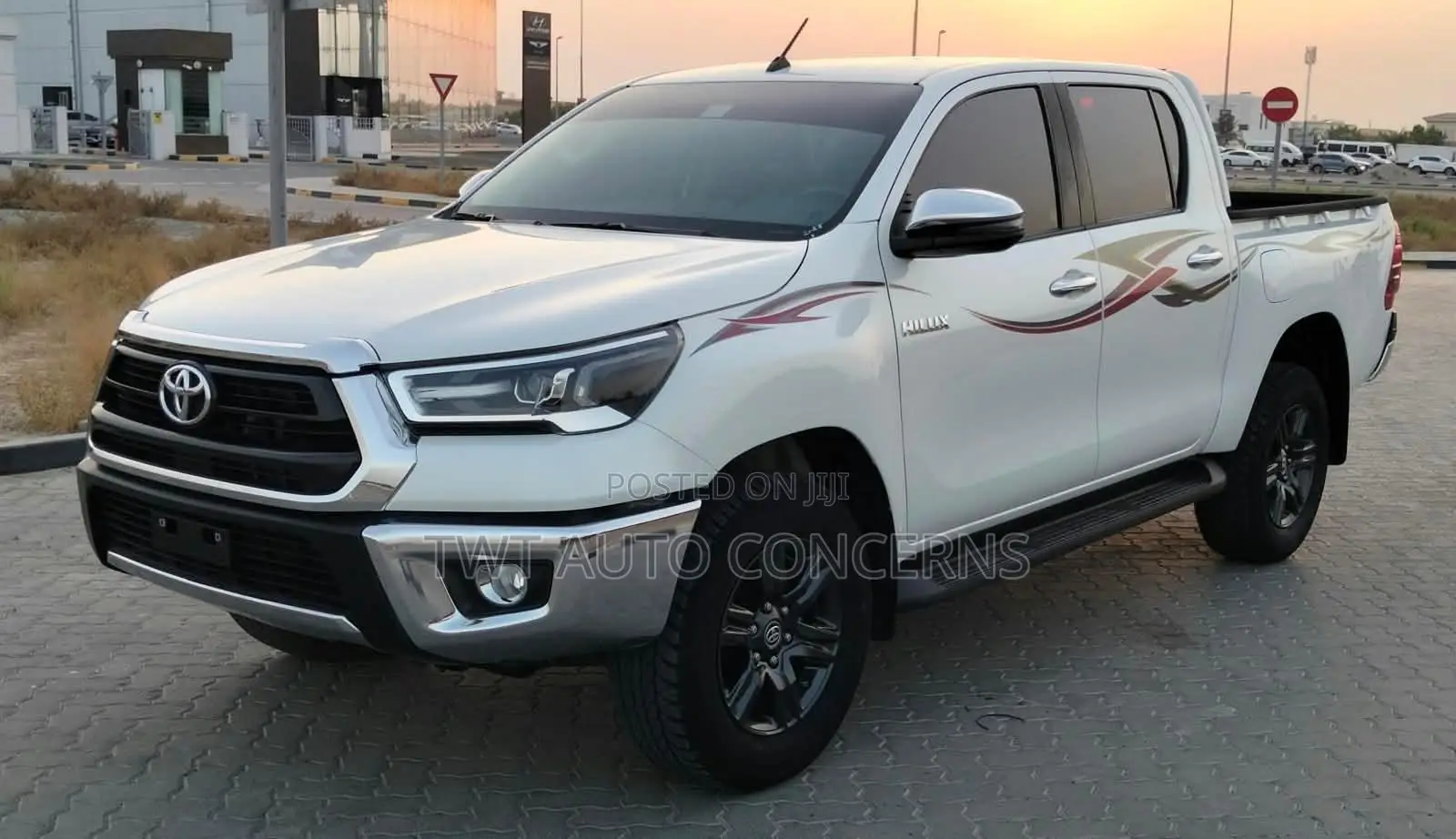 Toyota Hilux 2024 White