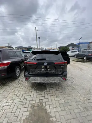 Toyota Highlander 2024 Blue