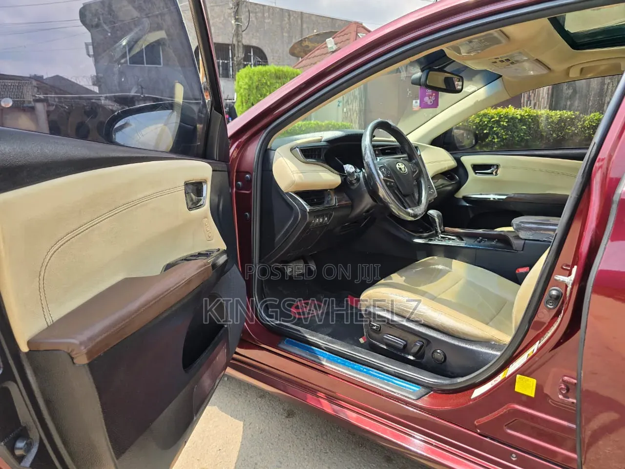 Toyota Avalon Limited Sedan FWD (3.5L 6cyl 6A) 2013 Burgundy