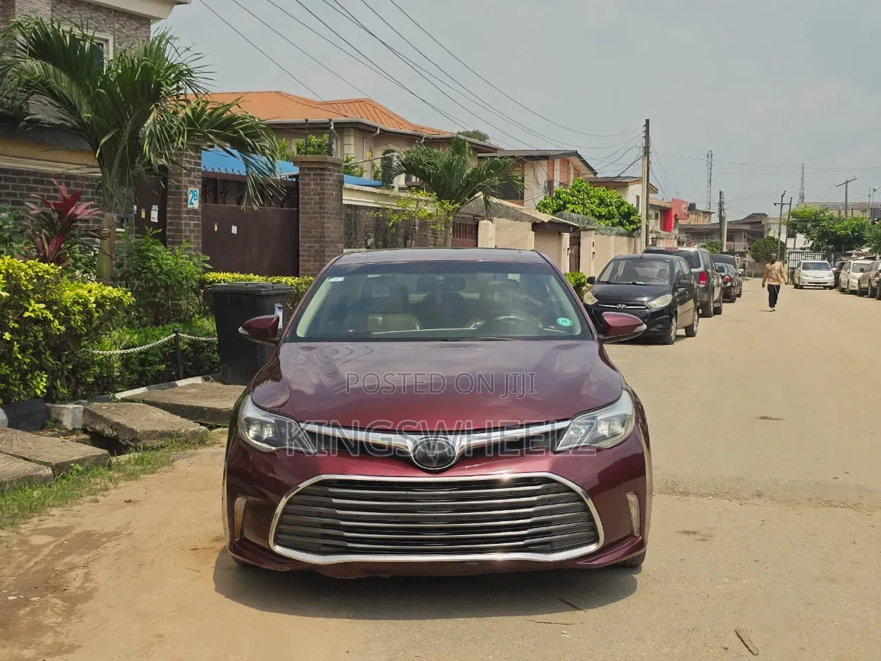 Toyota Avalon Limited Sedan FWD (3.5L 6cyl 6A) 2013 Burgundy