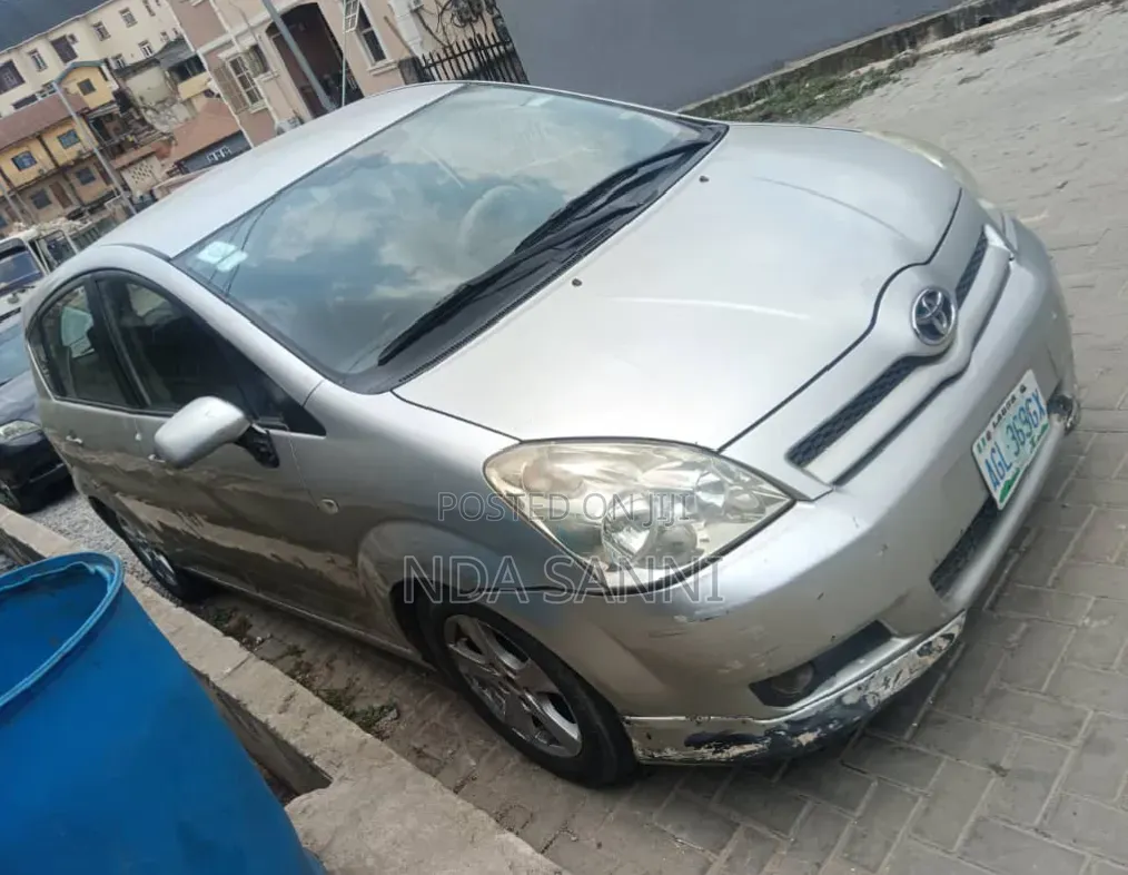 Toyota Verso 2009 Silver